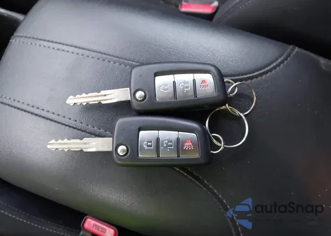 2017 Nissan Rogue S z USA, uszkodzony, nr VIN KNMAT2MVXHP521582